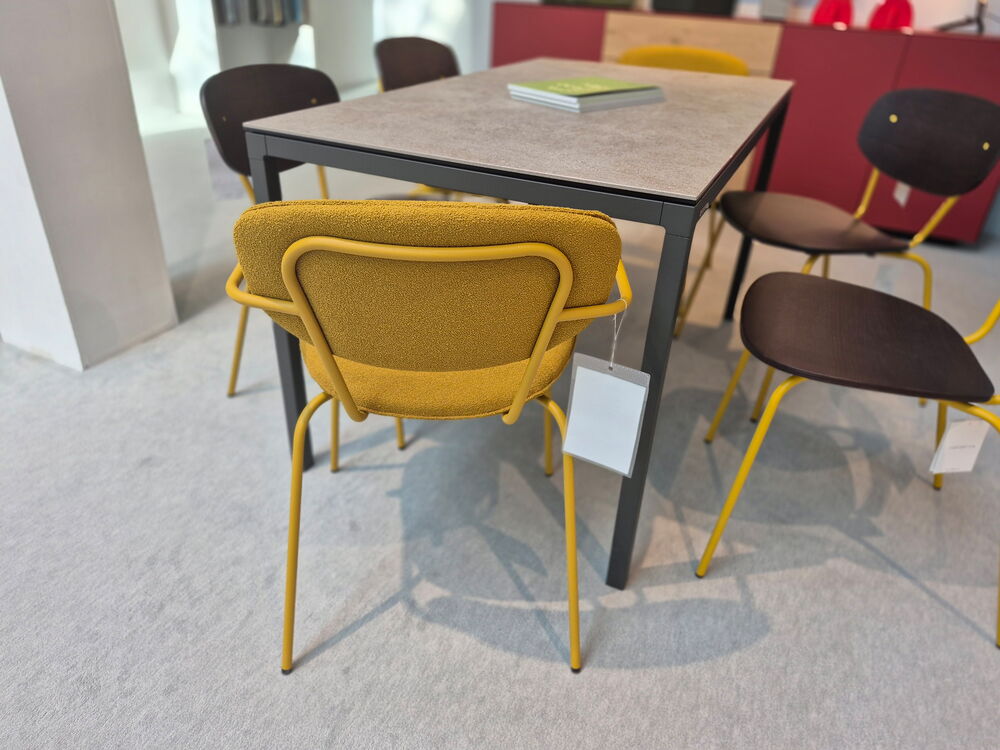 Armstuhl Siluetta Mobliberica 30% Rabatt